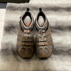 Brand New Merrell Chameleon 2 Stretch size 13